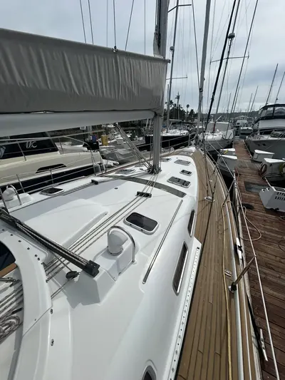 Sailboat foredeck and side deck cleaned and dry at the marina